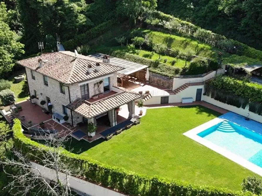 Immagine 13 di Villa in vendita  a Camaiore