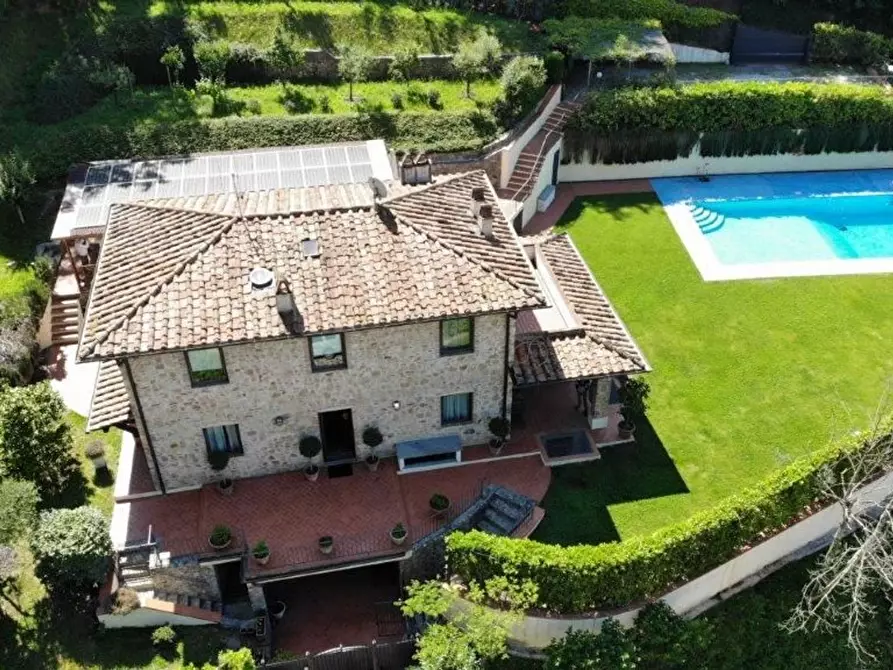Immagine 16 di Villa in vendita  a Camaiore