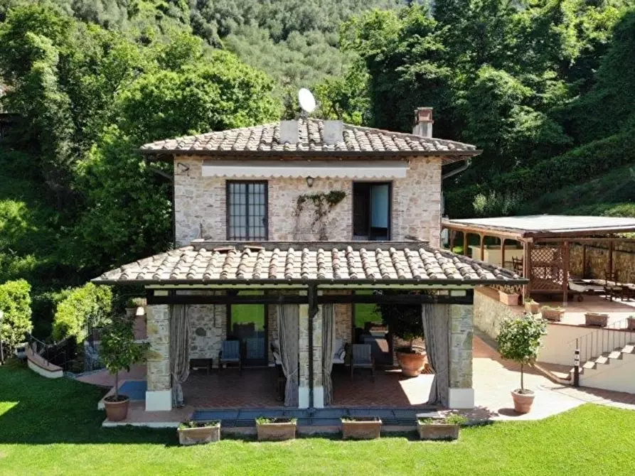 Immagine 9 di Villa in vendita  a Camaiore