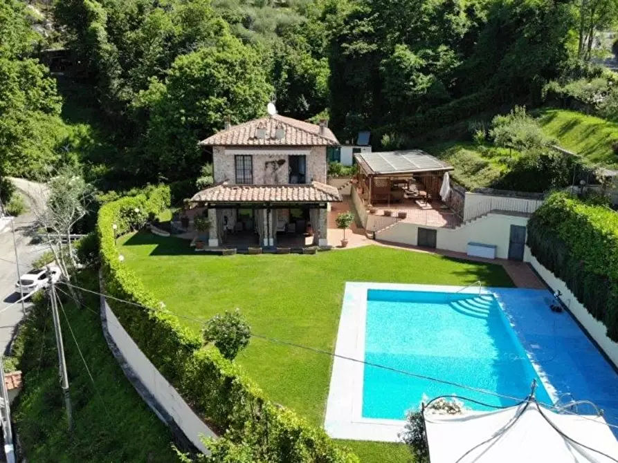 Immagine 5 di Villa in vendita  a Camaiore