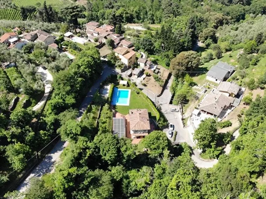 Immagine 21 di Villa in vendita  a Camaiore