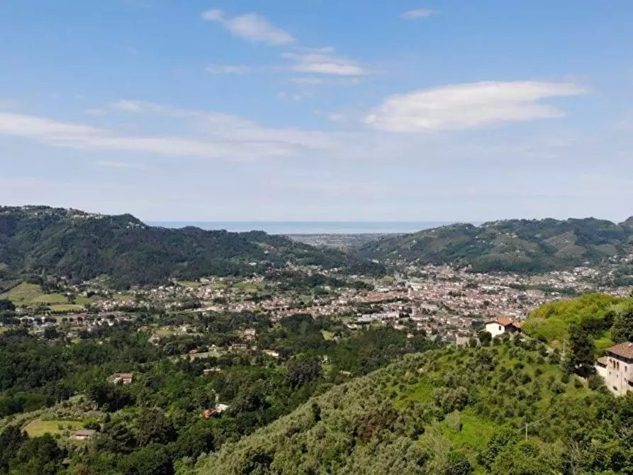 Immagine 22 di Villa in vendita  a Camaiore