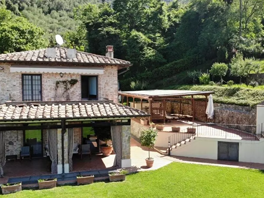 Immagine 10 di Villa in vendita  a Camaiore