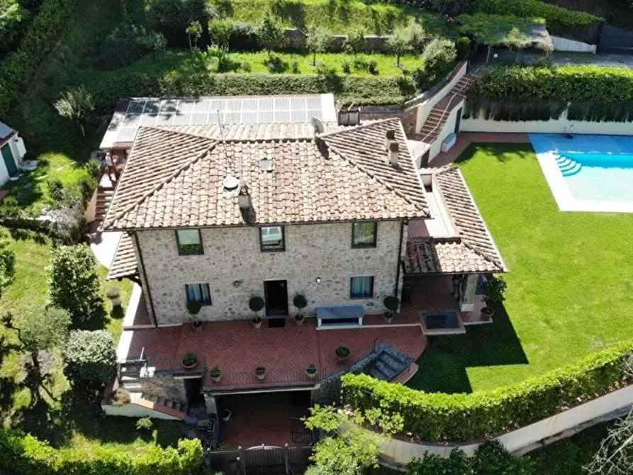 Immagine 15 di Villa in vendita  a Camaiore