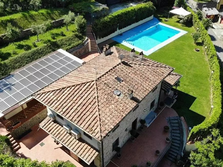 Immagine 18 di Villa in vendita  a Camaiore