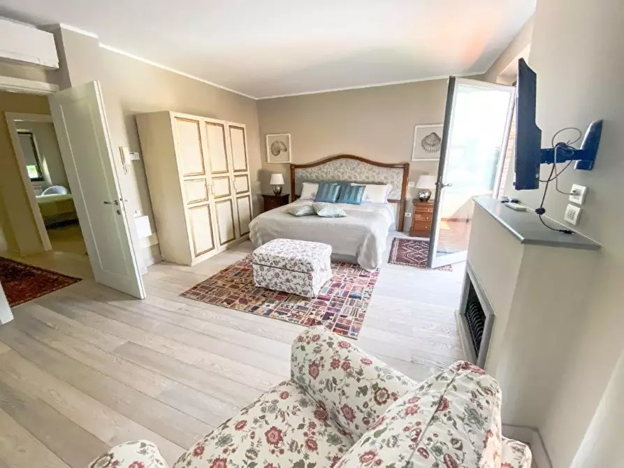 Immagine 33 di Villa in vendita  a Camaiore