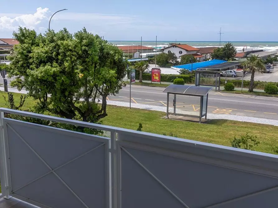 Immagine 1 di Appartamento in vendita  a Pietrasanta