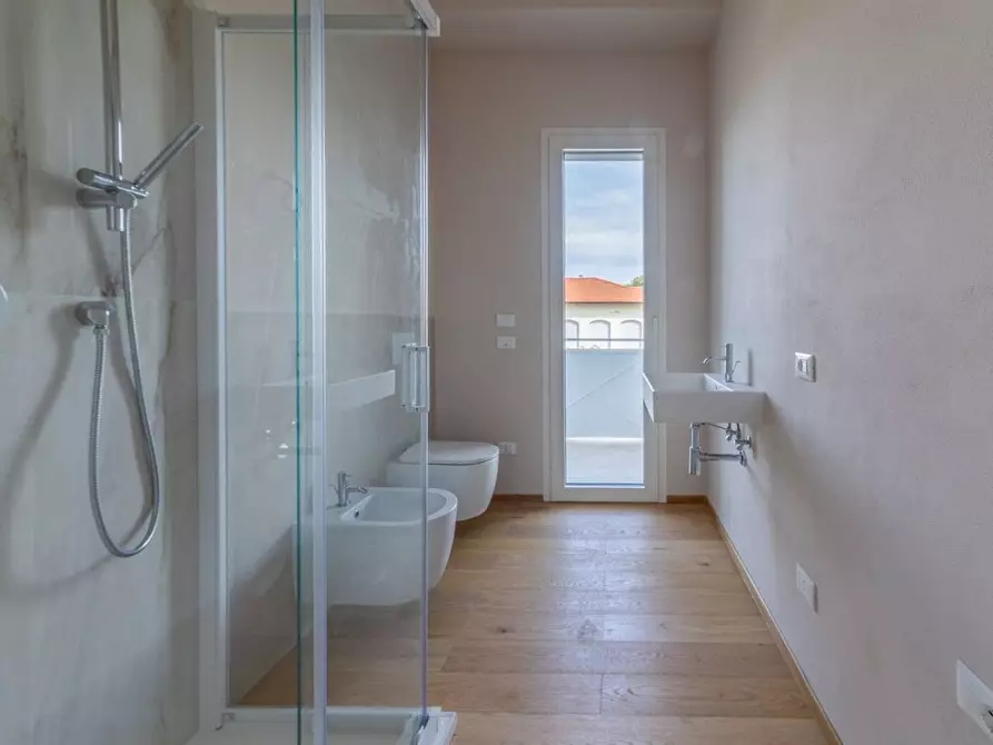 Immagine 12 di Appartamento in vendita  a Pietrasanta