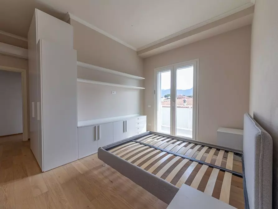 Immagine 18 di Appartamento in vendita  a Pietrasanta