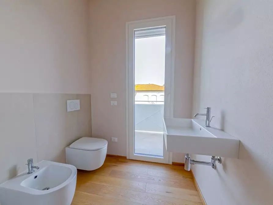 Immagine 14 di Appartamento in vendita  a Pietrasanta