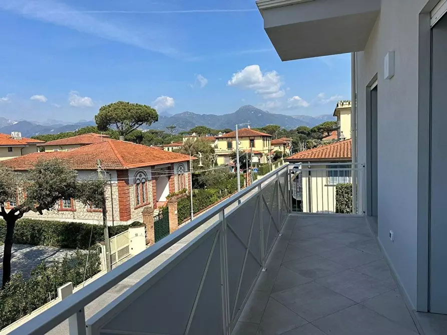 Immagine 10 di Appartamento in vendita  a Pietrasanta