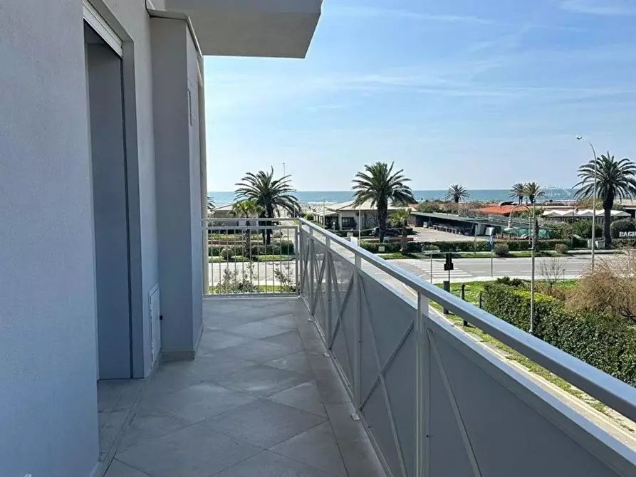 Immagine 9 di Appartamento in vendita  a Pietrasanta