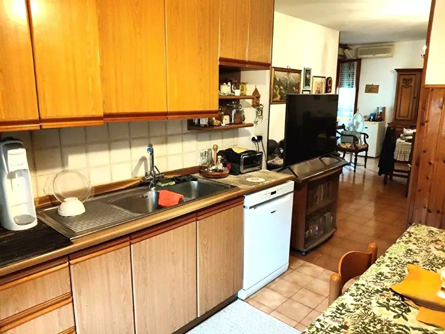 Immagine 2 di Appartamento in vendita  a Camaiore