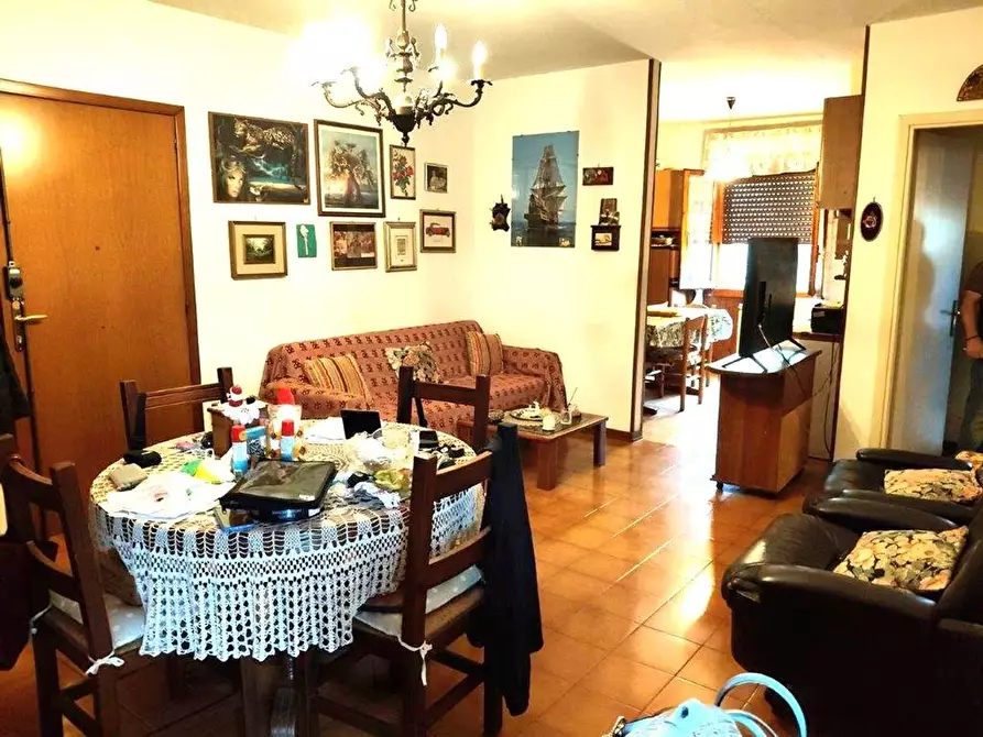 Immagine 1 di Appartamento in vendita  a Camaiore