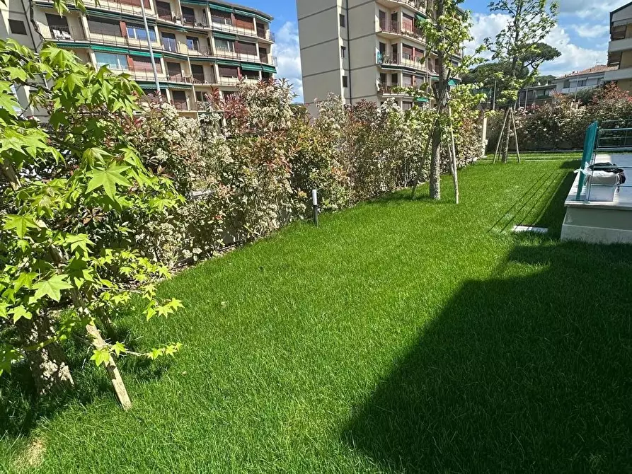 Immagine 2 di Casa bifamiliare in vendita  a Viareggio