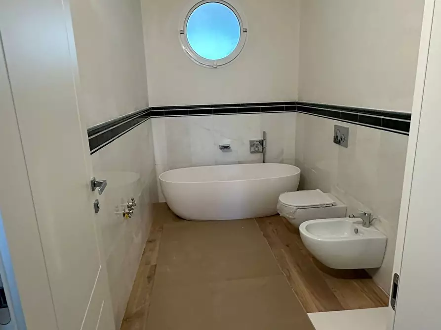 Immagine 15 di Casa bifamiliare in vendita  a Viareggio