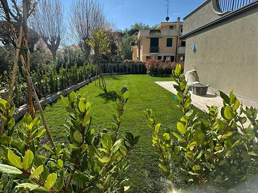 Immagine 30 di Casa bifamiliare in vendita  a Viareggio