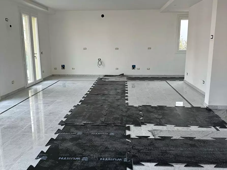 Immagine 3 di Casa bifamiliare in vendita  a Viareggio