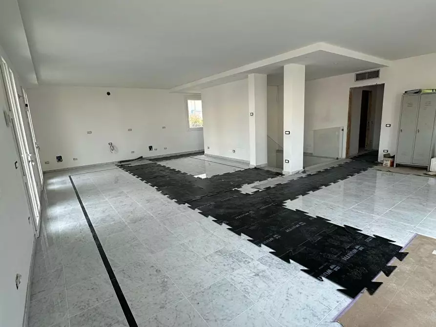 Immagine 4 di Casa bifamiliare in vendita  a Viareggio