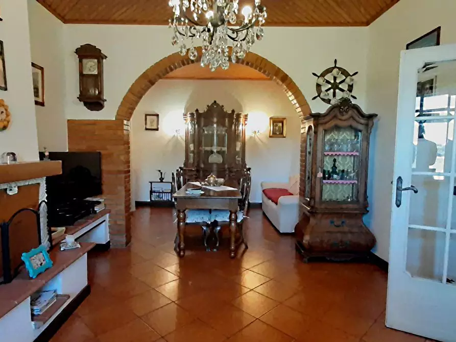 Immagine 5 di Villa in vendita  a Camaiore