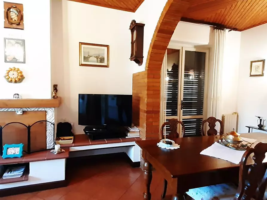 Immagine 7 di Villa in vendita  a Camaiore