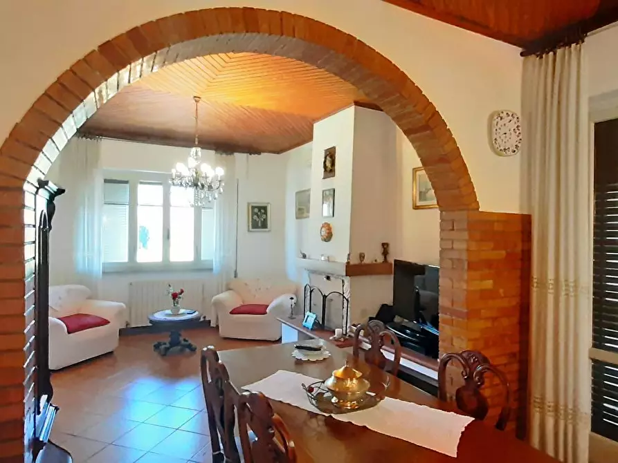 Immagine 4 di Villa in vendita  a Camaiore