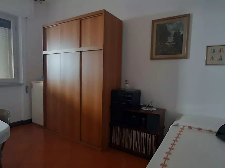 Immagine 18 di Villa in vendita  a Camaiore