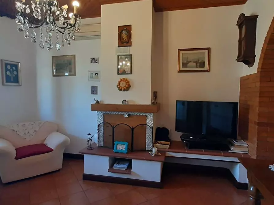 Immagine 17 di Villa in vendita  a Camaiore