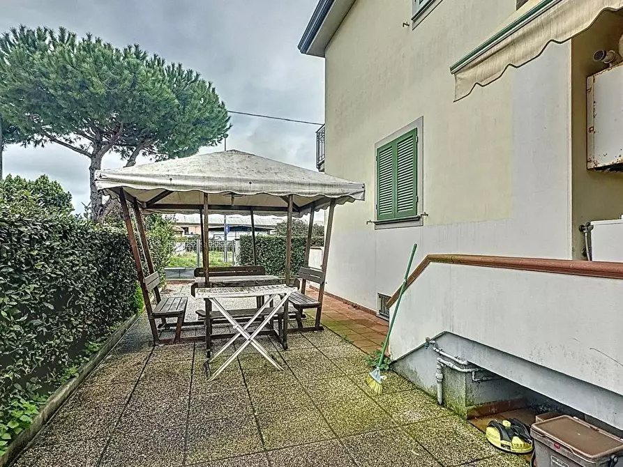 Immagine 2 di Villetta a schiera in vendita  a Camaiore