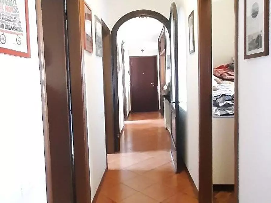 Immagine 11 di Appartamento in vendita  a Camaiore