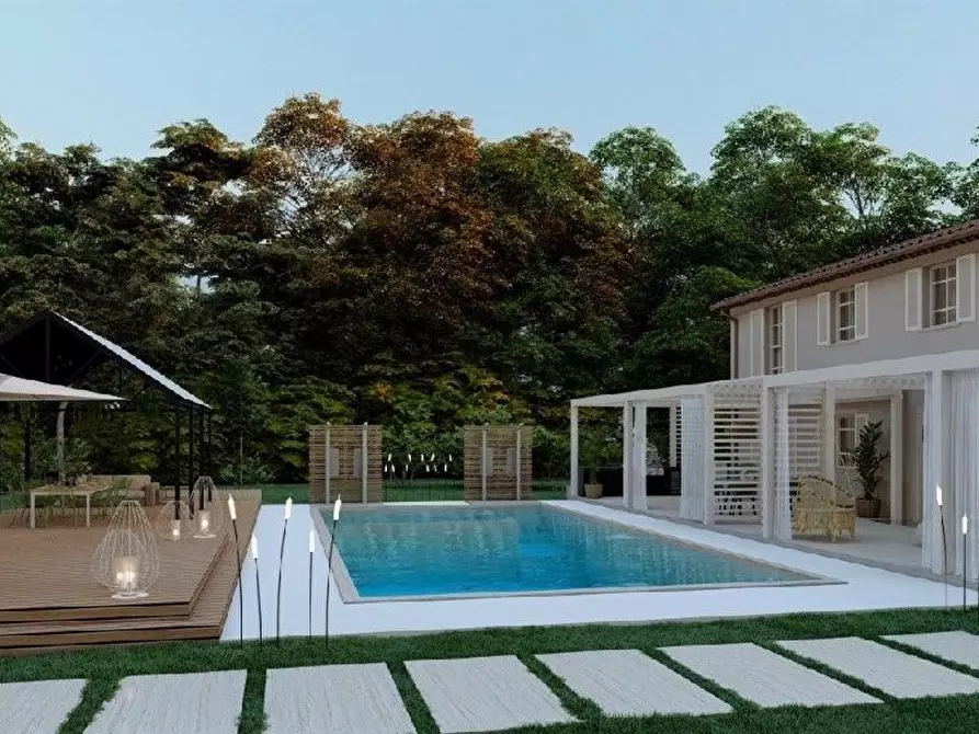 Immagine 8 di Villa in vendita  a Camaiore