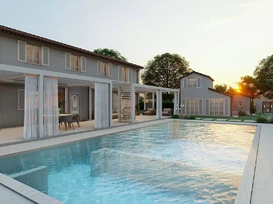 Immagine 24 di Villa in vendita  a Camaiore