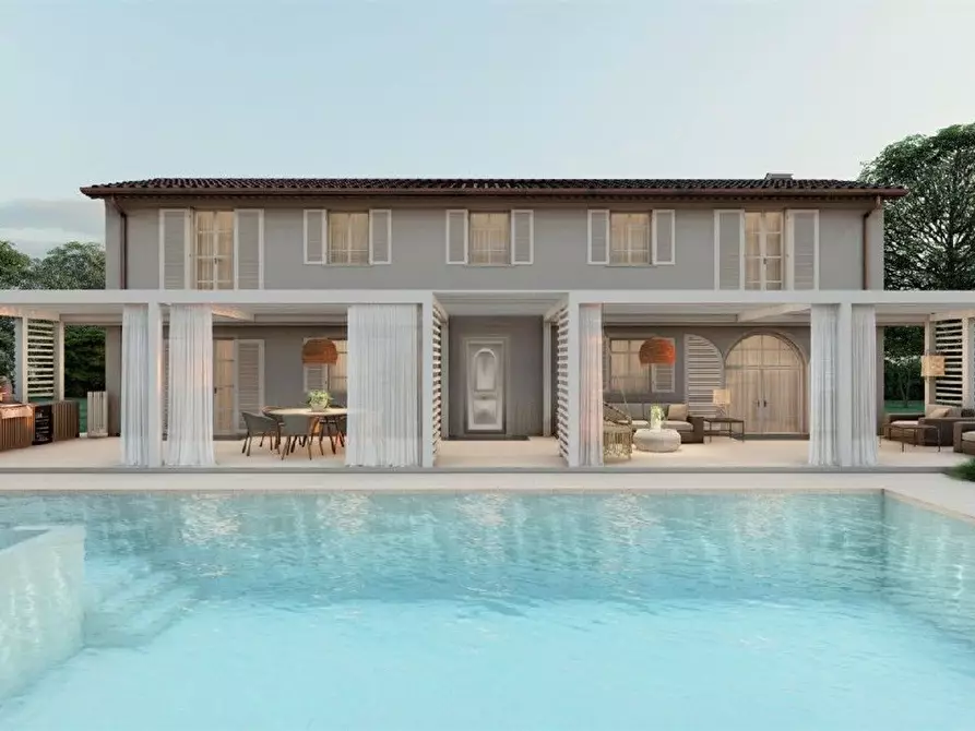 Immagine 1 di Villa in vendita  a Camaiore