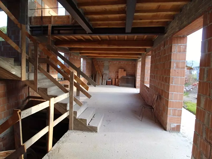 Immagine 3 di Villa in vendita  a Camaiore