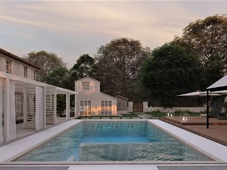 Immagine 13 di Villa in vendita  a Camaiore