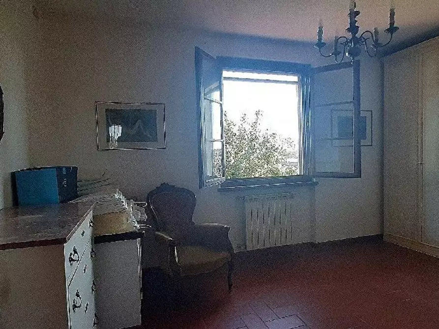 Immagine 18 di Villa in vendita  a Camaiore