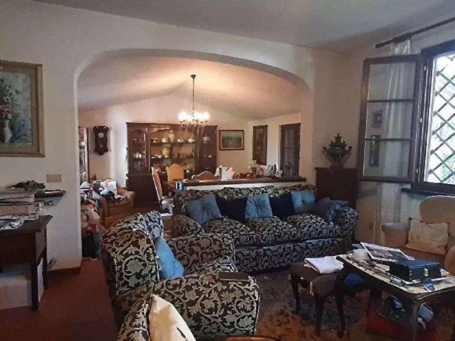 Immagine 2 di Villa in vendita  a Camaiore