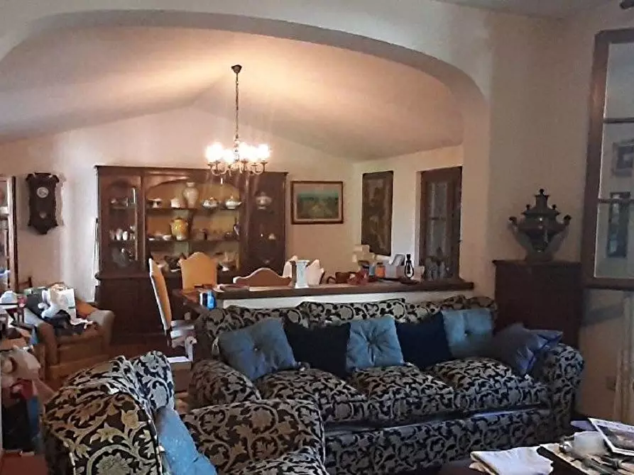 Immagine 4 di Villa in vendita  a Camaiore