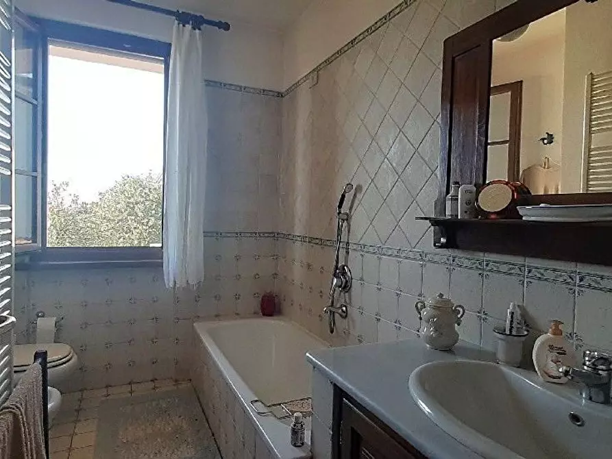 Immagine 13 di Villa in vendita  a Camaiore