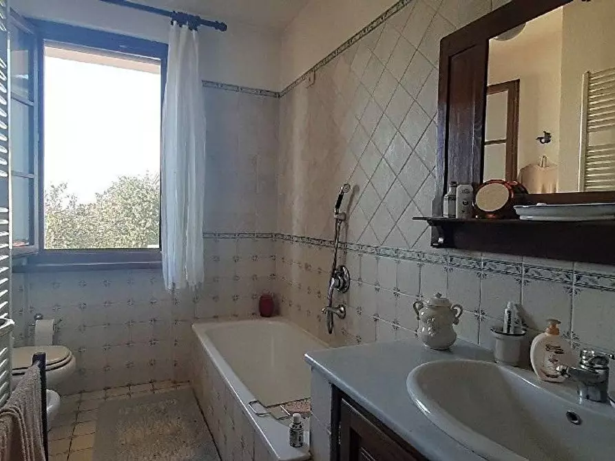 Immagine 15 di Villa in vendita  a Camaiore