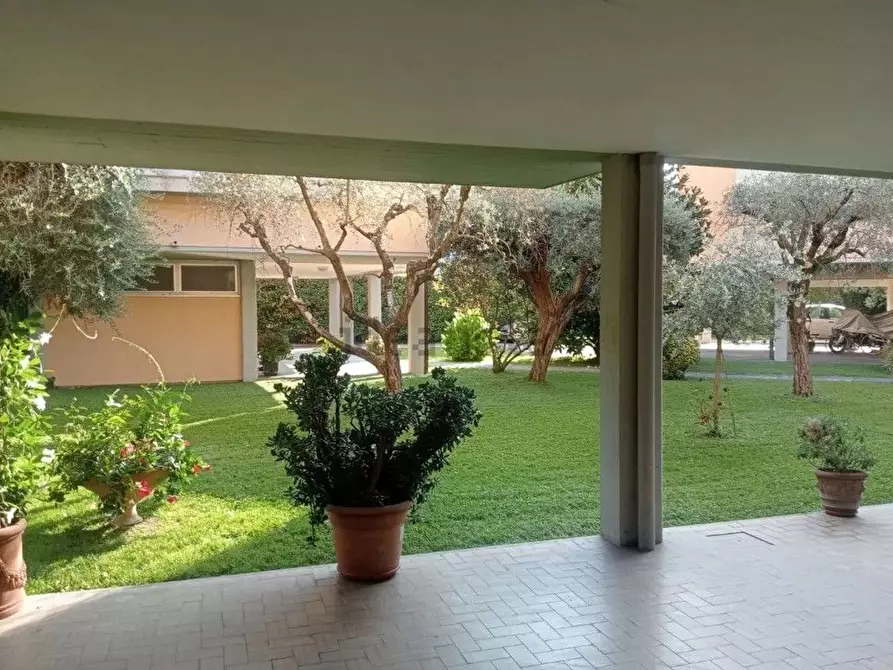 Immagine 37 di Appartamento in vendita  a Pietrasanta