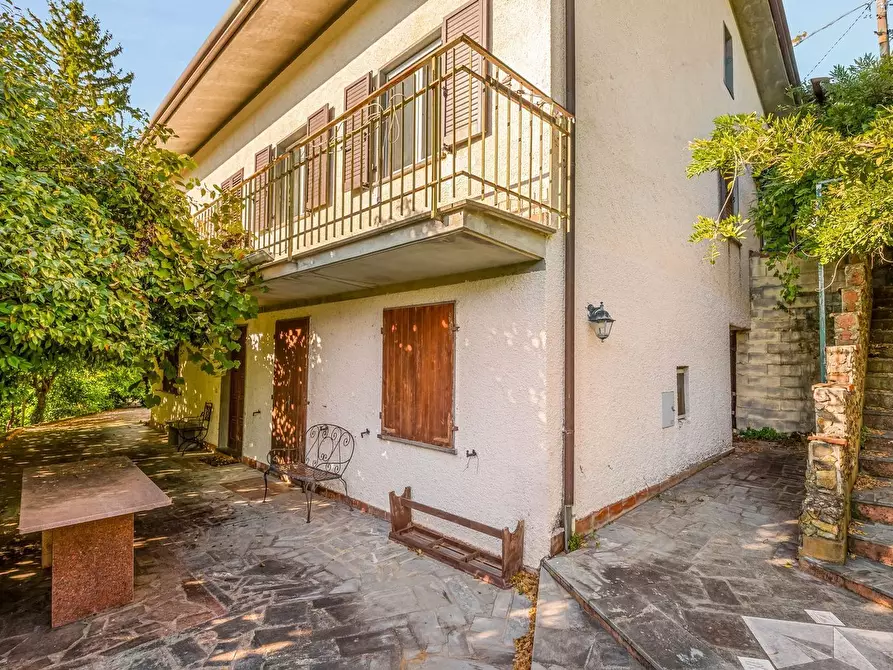 Immagine 27 di Villa in vendita  a Seravezza