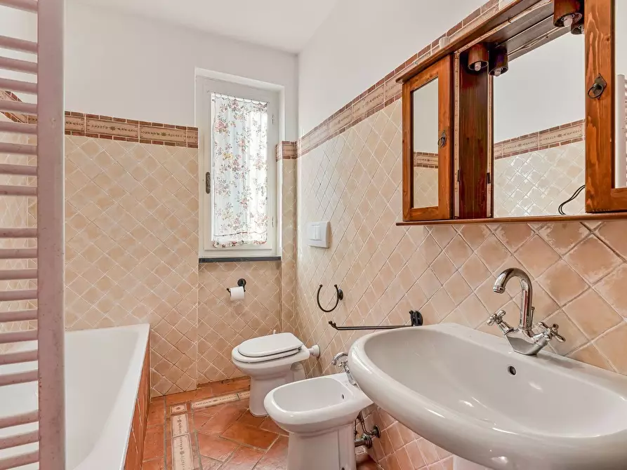 Immagine 21 di Villa in vendita  a Seravezza