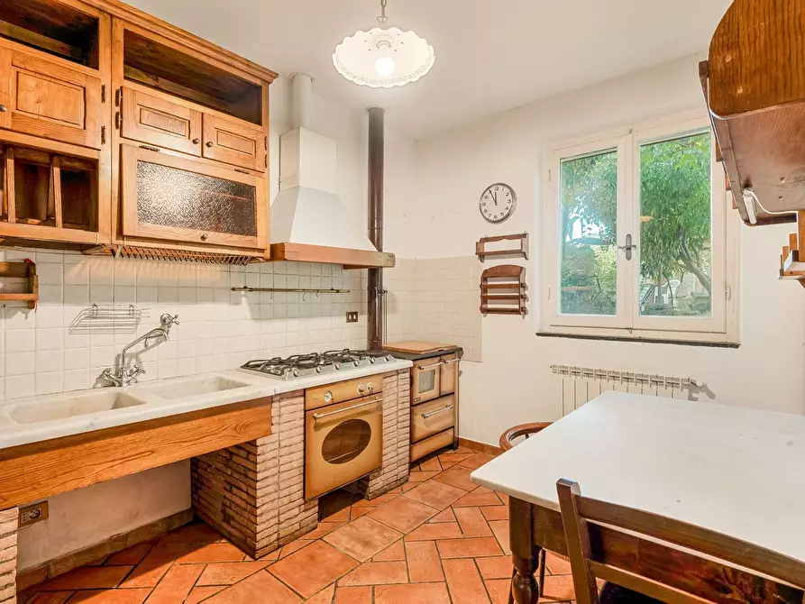 Immagine 15 di Villa in vendita  a Seravezza