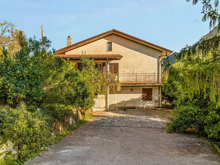 Immagine 32 di Villa in vendita  a Seravezza