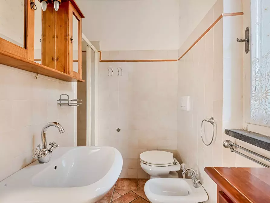 Immagine 37 di Villa in vendita  a Seravezza