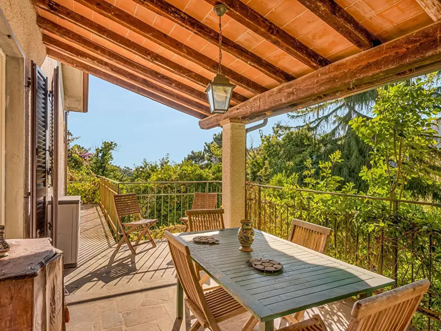 Immagine 10 di Villa in vendita  a Seravezza