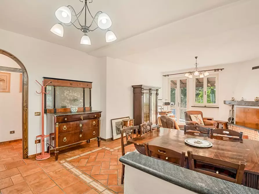 Immagine 12 di Villa in vendita  a Seravezza