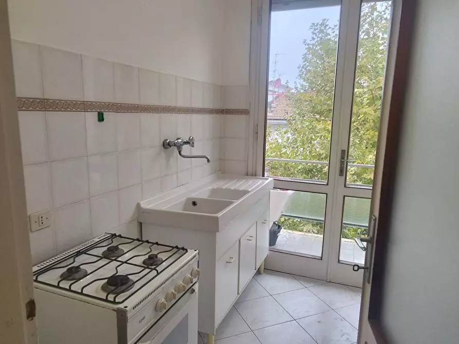 Immagine 2 di Appartamento in vendita  a Camaiore