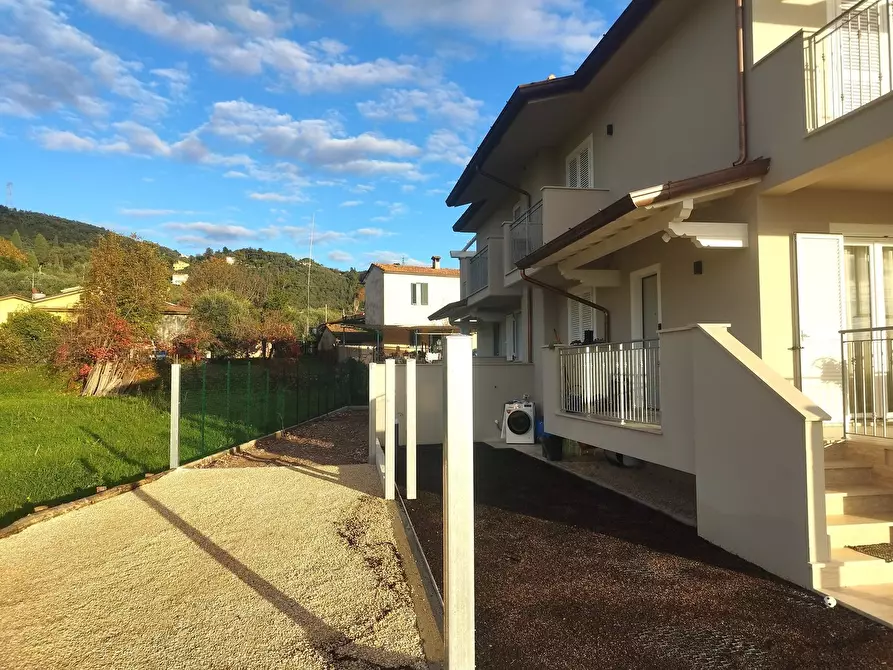 Immagine 2 di Villetta a schiera in vendita  a Camaiore